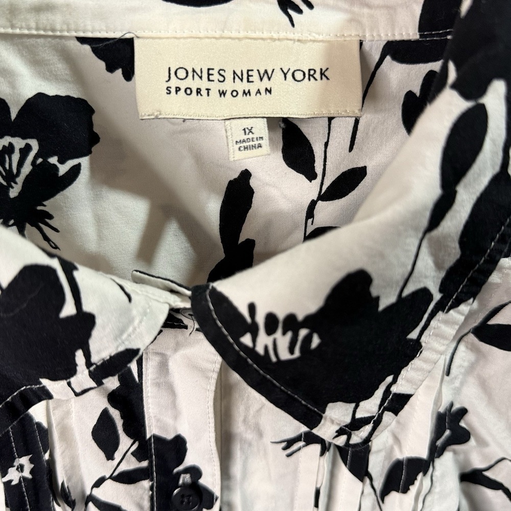 Jones New York Sport Women's 1X Black White Floral Pintuck Button Down Shirt - Picture 4 of 6